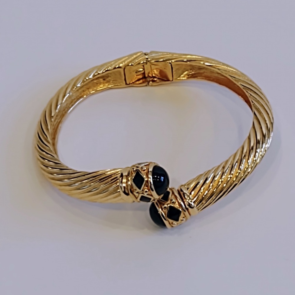 [Joan Rivers] Black and Gold Cuff Bracelet